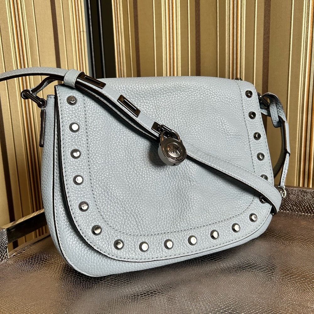 Michael Kors Hamilton Traveller blue pebble leather purse